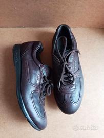 Scarpe casual Prada in pelle marrone misura UK7 Abbigliamento e