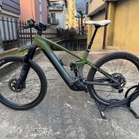 Bicicletta E-Bike MTB Cube Stereo