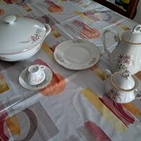 Set da te con 12 tazzine e 12 piattini