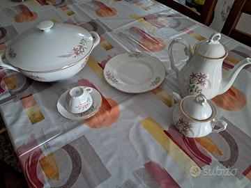 Set da te con 12 tazzine e 12 piattini