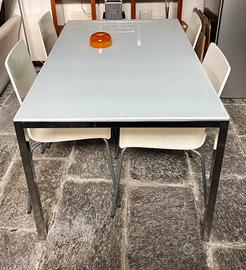 Tavolo da pranzo moderno con 4 sedie