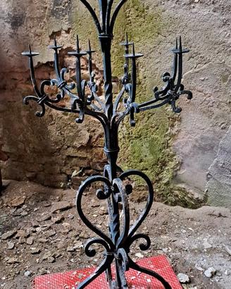 Candelabro in ferro battuto