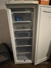 Freezer verticale 210 Litri SMEG