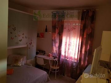 Piccolo monolocale, solo periodi brevi.