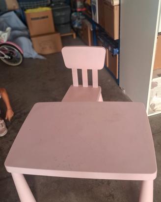 Tavolo con sedia