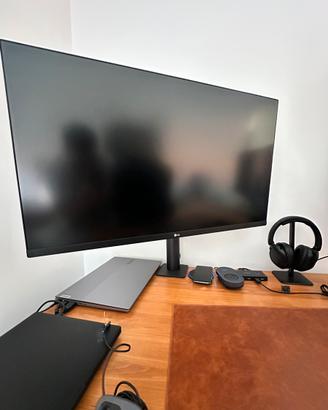 LG Ergo 32” 4K UHD IPS