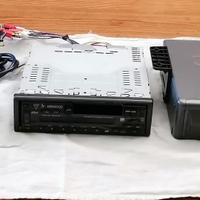 Autoradio Kenwood e caricatore CD