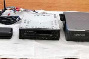 Autoradio Kenwood e caricatore CD