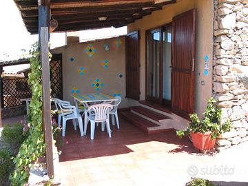 Villetta immersa nel verde con piscina e tennis