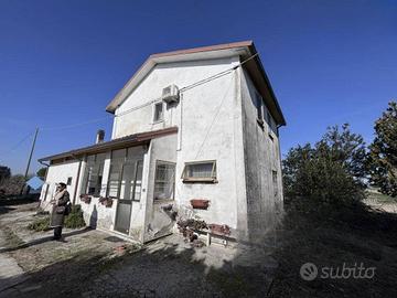 Immobile in asta di 173 m² con 5 locali a Mesola