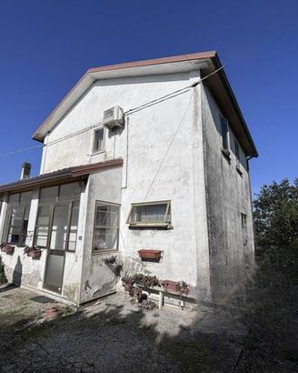 Immobile in asta di 173 m² con 5 locali a Mesola