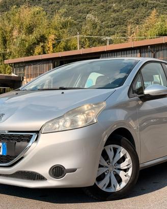 Peugeot 208 1.4 HDi 68 CV 5 porte Allure