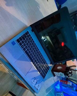 pc asus usato per ricambii