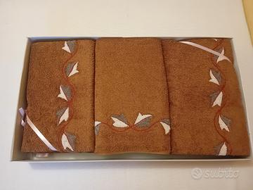 set asciugamani bagno nuovo di qualità 