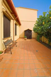 Casa indipendente con cortile privato