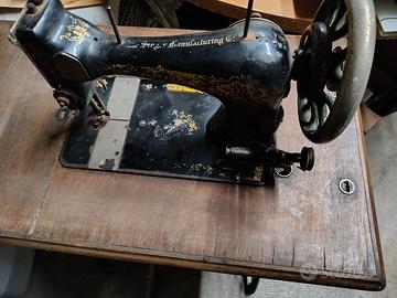 Macchina da cucire Singer vintage con mobile