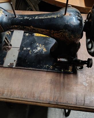 Macchina da cucire Singer vintage con mobile