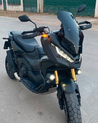 Honda X adv 7.500 km pari  al nuovo