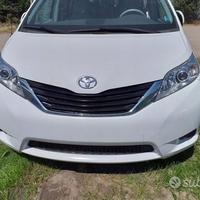 TOYOTA SIENNA Muso musata frontale completo Paraur