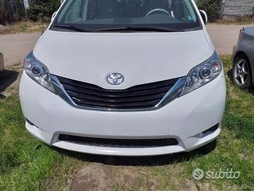 TOYOTA SIENNA Muso musata frontale completo Paraur