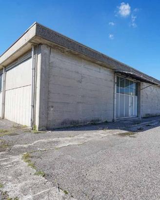 Immobile di 243 m² con 1 locale a Medolago