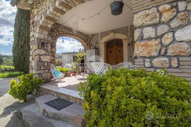 VILLA SINGOLA A PALOMBARA SABINA