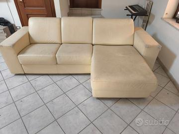 Divano in pelle a 20 euro
