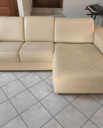 Divano in pelle a 20 euro