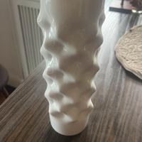 vaso Rosenthal Vibrations in porcellana bianca.