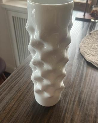 vaso Rosenthal Vibrations in porcellana bianca.