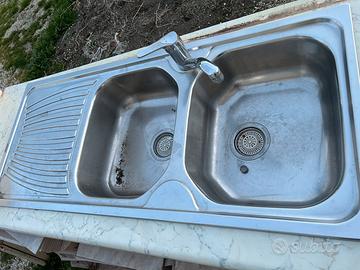 Lavello cucina con 2 vasche e gocciolatoio