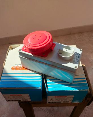 Prese industriali trifase GEWISS 32A IP67 