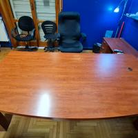 Scrivania e mobile basso