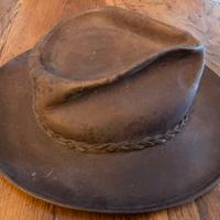 Cappello in cuoio argentino