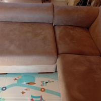 Divano a tre posti con penisola rimovibile