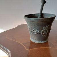 Antico mortaio in bronzo.