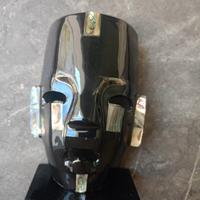 maschera artigianale in ossidiana nera