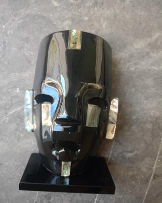 maschera artigianale in ossidiana nera