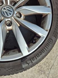 Cerchi in lega Volkswagen R17 con pneumatici