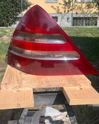 SLK R170 evo, fanale posteriore sinistro con difet