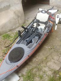 kayak a pedali. con motore e batteria 