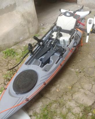 kayak a pedali. con motore e batteria 