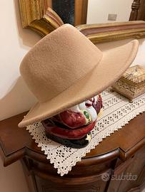 CAPPELLO DONNA NUOVO MAI USATO IN FELTRO MAX & CO.