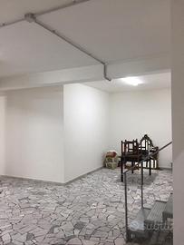 LOCALE 90MQ Pressi Chiesa S.Rita FL147