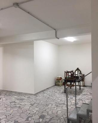 LOCALE 90MQ Pressi Chiesa S.Rita FL147