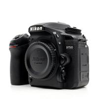 Macchina fotografica reflex Nikon D7500