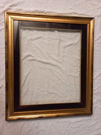 Cornice intagliata a mano