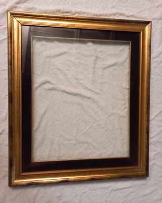 Cornice intagliata a mano