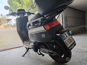 SCOOTER 125 Elettrico NIU Nqi GTS pari al nuovo!