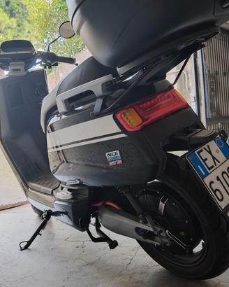 SCOOTER 125 Elettrico NIU Nqi GTS pari al nuovo!